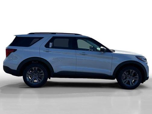Space White Metallic 2026 Ford Explorer Active