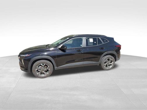 Mosaic Black Metallic 2025 Chevrolet Trax LT