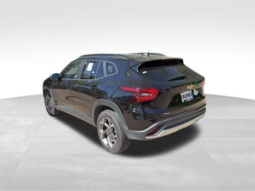 Mosaic Black Metallic 2025 Chevrolet Trax LT