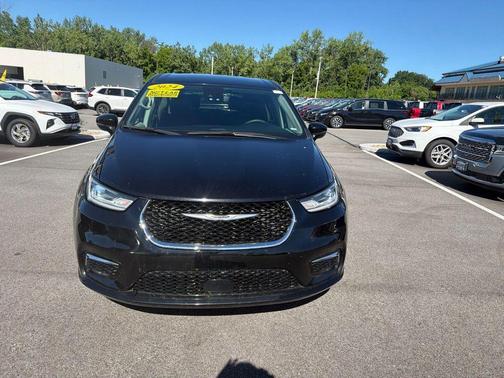 Diamond Black 2024 Chrysler Pacifica Touring-L