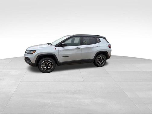 Silver Zynith 2025 Jeep Compass Trailhawk