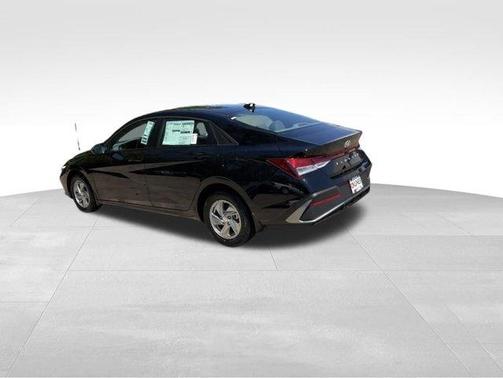 Black 2026 Hyundai ELANTRA SE