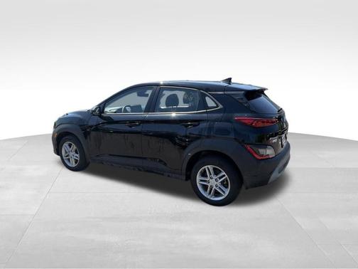 Ultra Black 2022 Hyundai KONA SE