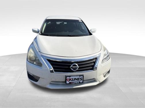 Pearl White 2014 Nissan Altima 2.5 S