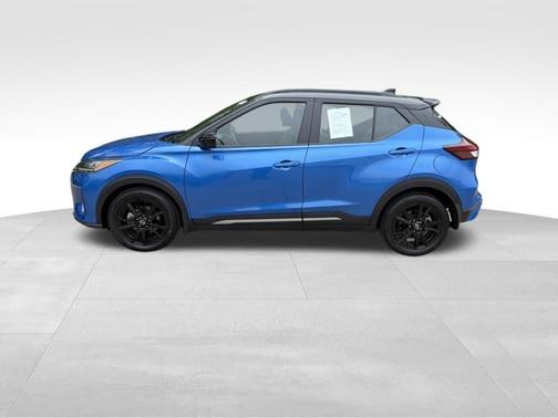 2tblublkroof 2024 Nissan Kicks SR