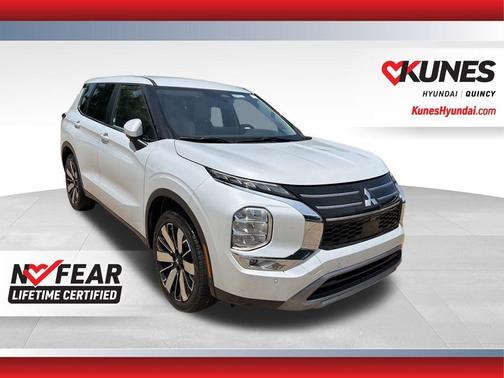 White 2025 Mitsubishi Outlander SE
