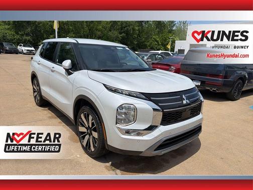 White 2025 Mitsubishi Outlander SE