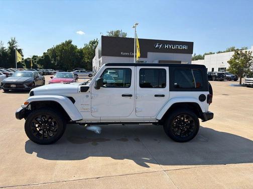 Bright White Clearcoat 2023 Jeep Wrangler 4xe Sahara