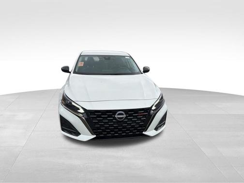 Pearl White Tri-Coat 2025 Nissan Altima SR