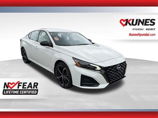 Pearl White Tri-Coat 2025 Nissan Altima SR