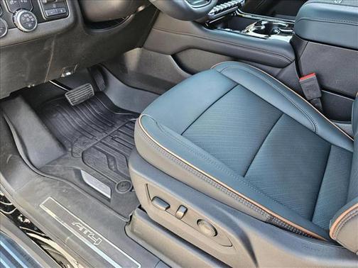 2025 GMC Yukon 4WD AT4