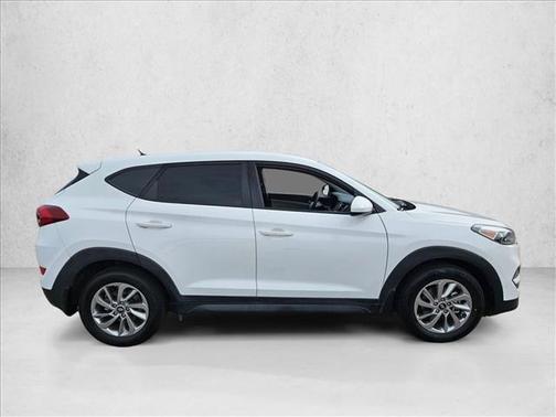 Dazzling White 2018 Hyundai TUCSON SE