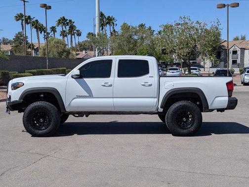 Ice Cap 2023 Toyota Tacoma SR5