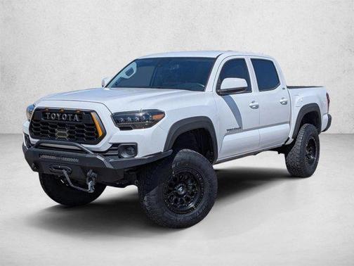 Ice Cap 2023 Toyota Tacoma SR5