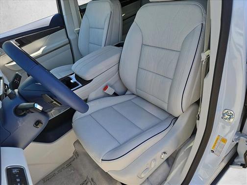 Iridescent White Tricoat 2026 Buick Enclave Avenir FWD