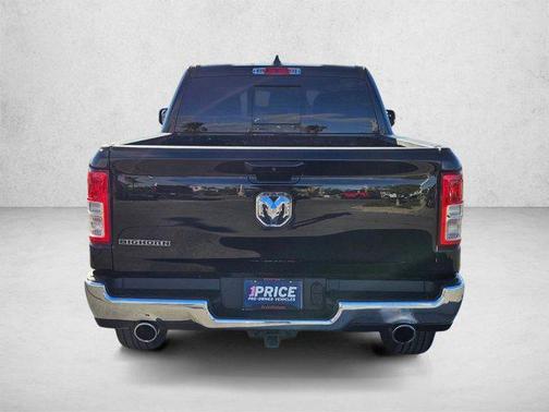 Diamond Black Crystal Pearlcoat 2022 RAM 1500 Big Horn/Lone Star