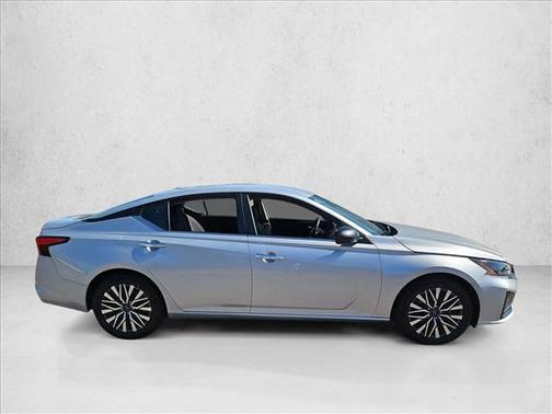 Brilliant Silver Metallic 2024 Nissan Altima 2.5 SV