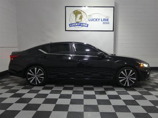 Super Black 2022 Nissan Altima SR FWD