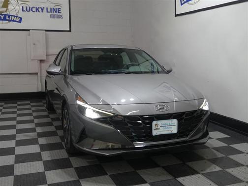 Fluid Metal 2022 Hyundai ELANTRA SEL