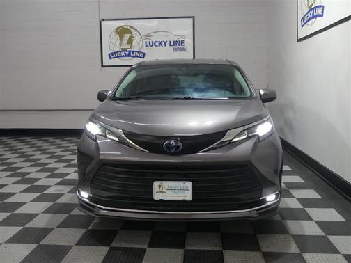 2023 Toyota Sienna XLE