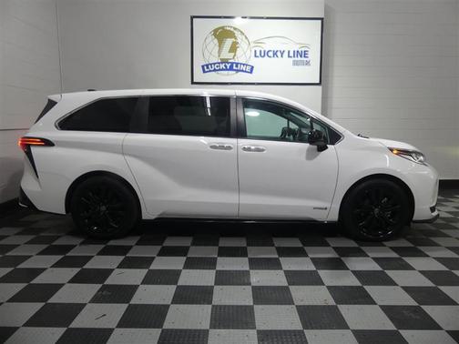 2021 Toyota Sienna XSE 7 Passenger