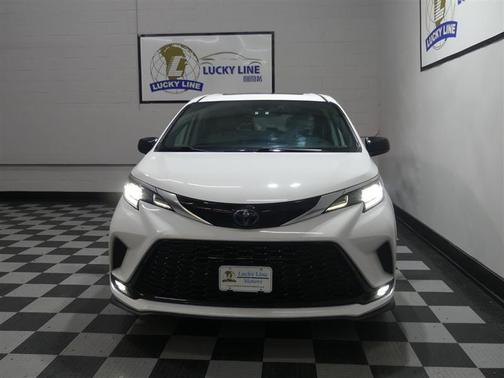 2021 Toyota Sienna XSE 7 Passenger