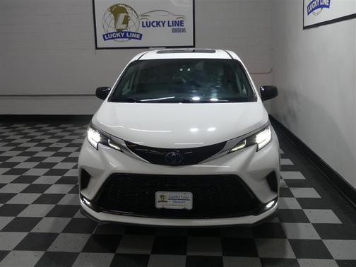 2021 Toyota Sienna XSE 7 Passenger