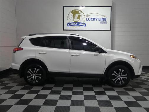 Super White 2018 Toyota RAV4 LE