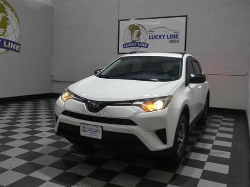 Super White 2018 Toyota RAV4 LE