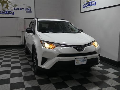 Super White 2018 Toyota RAV4 LE