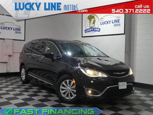 Brilliant Black Crystal Pearlcoat 2018 Chrysler Pacifica Touring-L Plus
