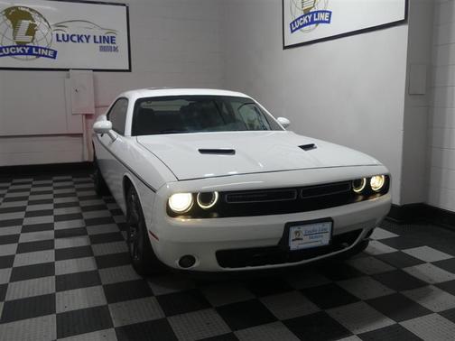 White Knuckle Clearcoat 2018 Dodge Challenger SXT