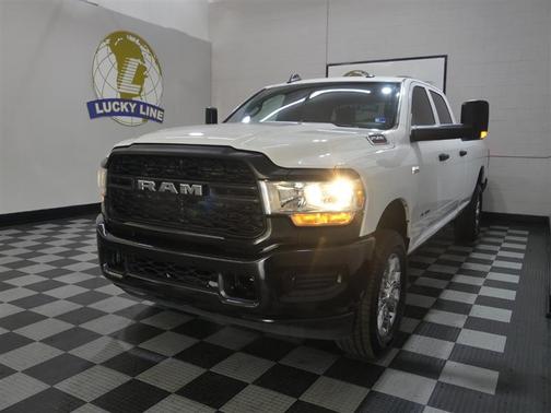 Bright White Clearcoat 2022 RAM 2500 Tradesman Crew Cab 4x4 8' Box