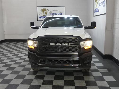 Bright White Clearcoat 2022 RAM 2500 Tradesman Crew Cab 4x4 8' Box