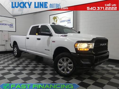 Bright White Clearcoat 2022 RAM 2500 Tradesman Crew Cab 4x4 8' Box