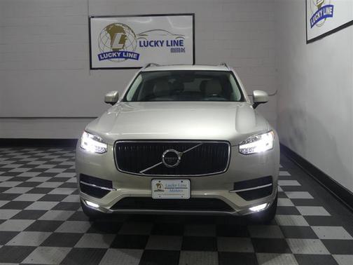 Gold 2017 Volvo XC90 T6 Momentum