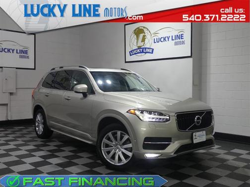 Gold 2017 Volvo XC90 T6 Momentum