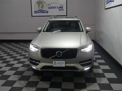 Gold 2017 Volvo XC90 T6 Momentum
