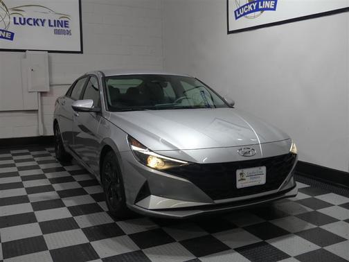 2022 Hyundai ELANTRA SEL