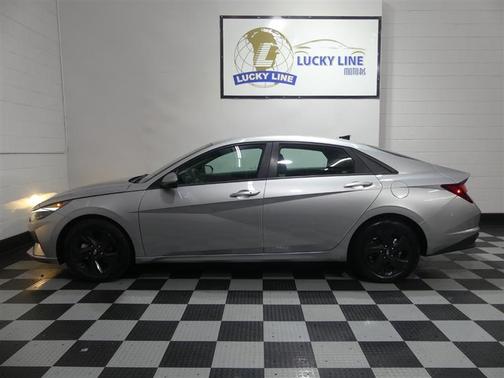 2022 Hyundai ELANTRA SEL