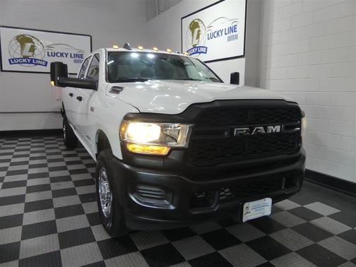 Bright White Clearcoat 2019 RAM 2500 Tradesman Crew Cab 4x4 8' Box