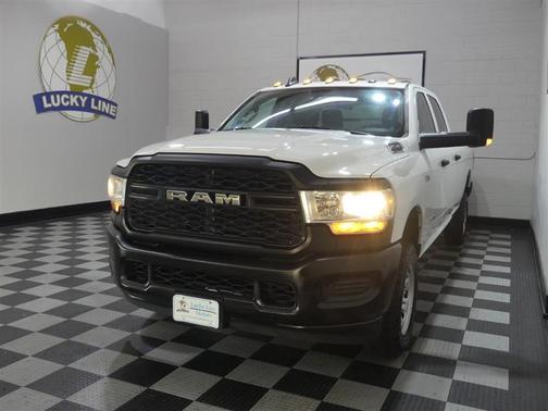 Bright White Clearcoat 2019 RAM 2500 Tradesman Crew Cab 4x4 8' Box