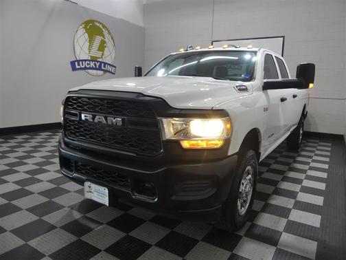 Bright White Clearcoat 2019 RAM 2500 Tradesman Crew Cab 4x4 8' Box