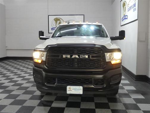 Bright White Clearcoat 2019 RAM 2500 Tradesman Crew Cab 4x4 8' Box