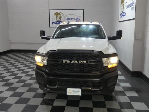 Bright White Clearcoat 2019 RAM 2500 Tradesman Crew Cab 4x4 8' Box