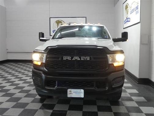 Bright White Clearcoat 2019 RAM 2500 Tradesman Crew Cab 4x4 8' Box