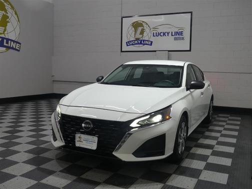 Glacier White 2024 Nissan Altima S FWD