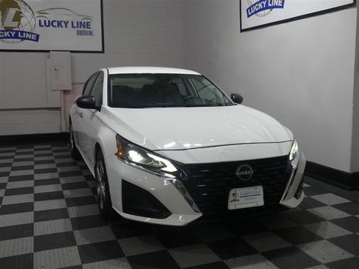 Glacier White 2024 Nissan Altima S FWD