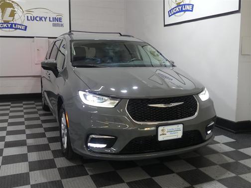 Ceramic Gray Clearcoat 2023 Chrysler Pacifica Touring L