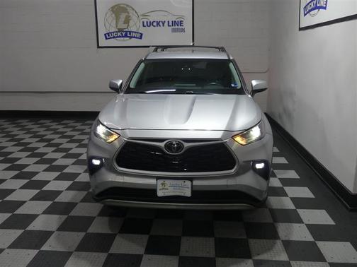 Celestial Silver Metallic 2021 Toyota Highlander LE